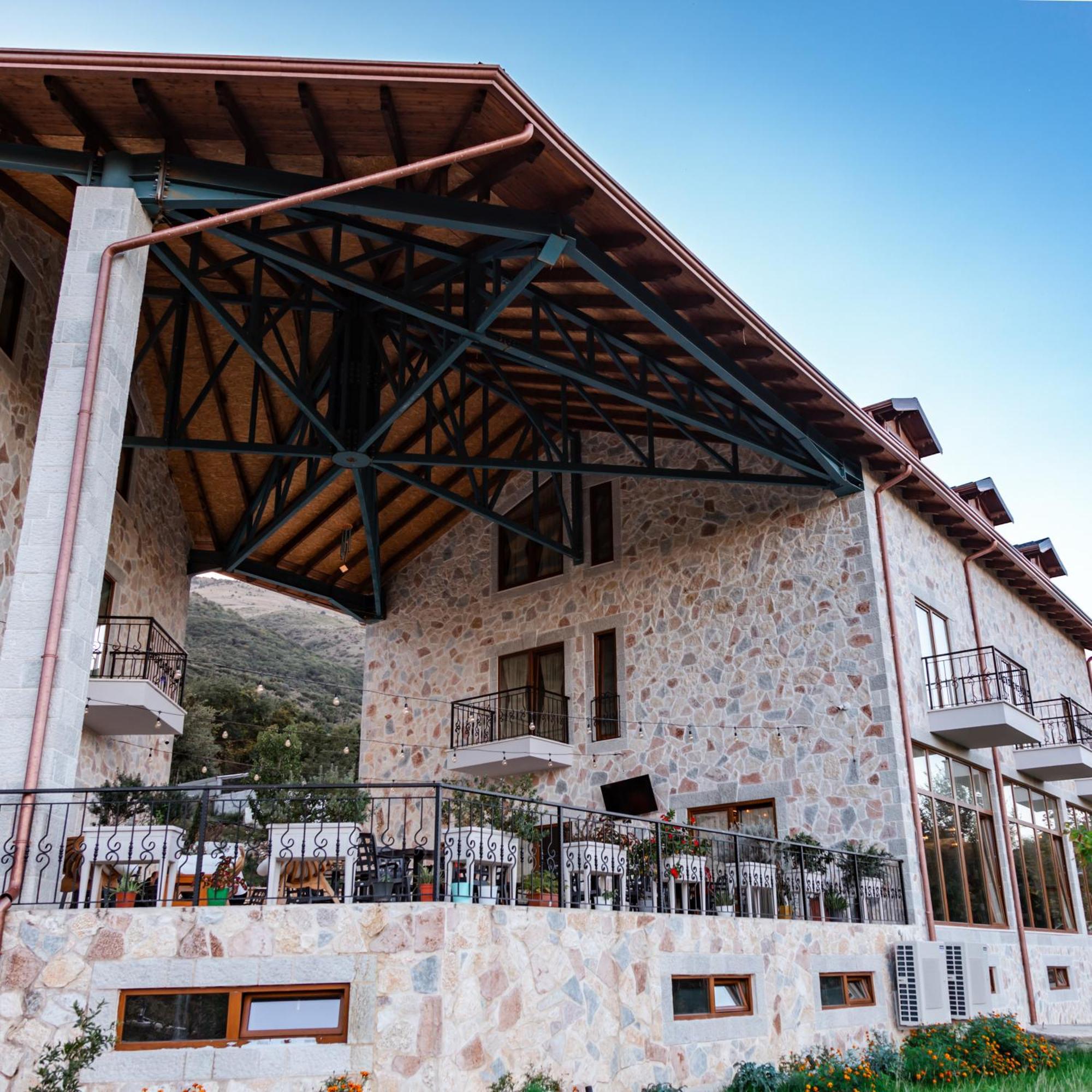 Gle-Alb Agrotourism Hotel Tepelene Exterior foto