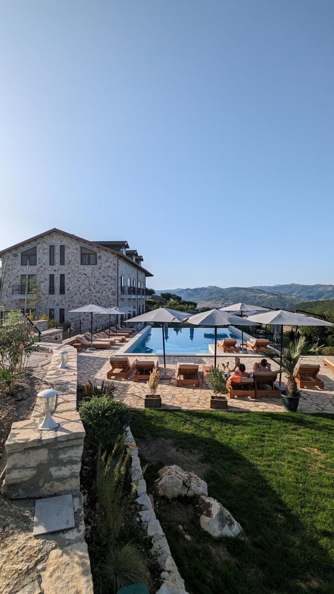 Gle-Alb Agrotourism Hotel Tepelene Exterior foto