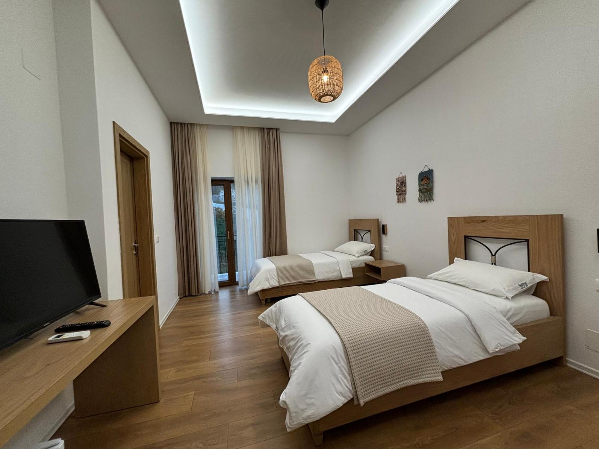 Gle-Alb Agrotourism Hotel Tepelene Exterior foto